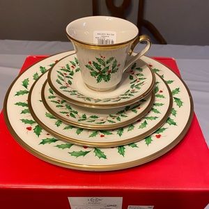 Lenox Holiday - (3) 5 piece placing setting plus serving plate - Brand new